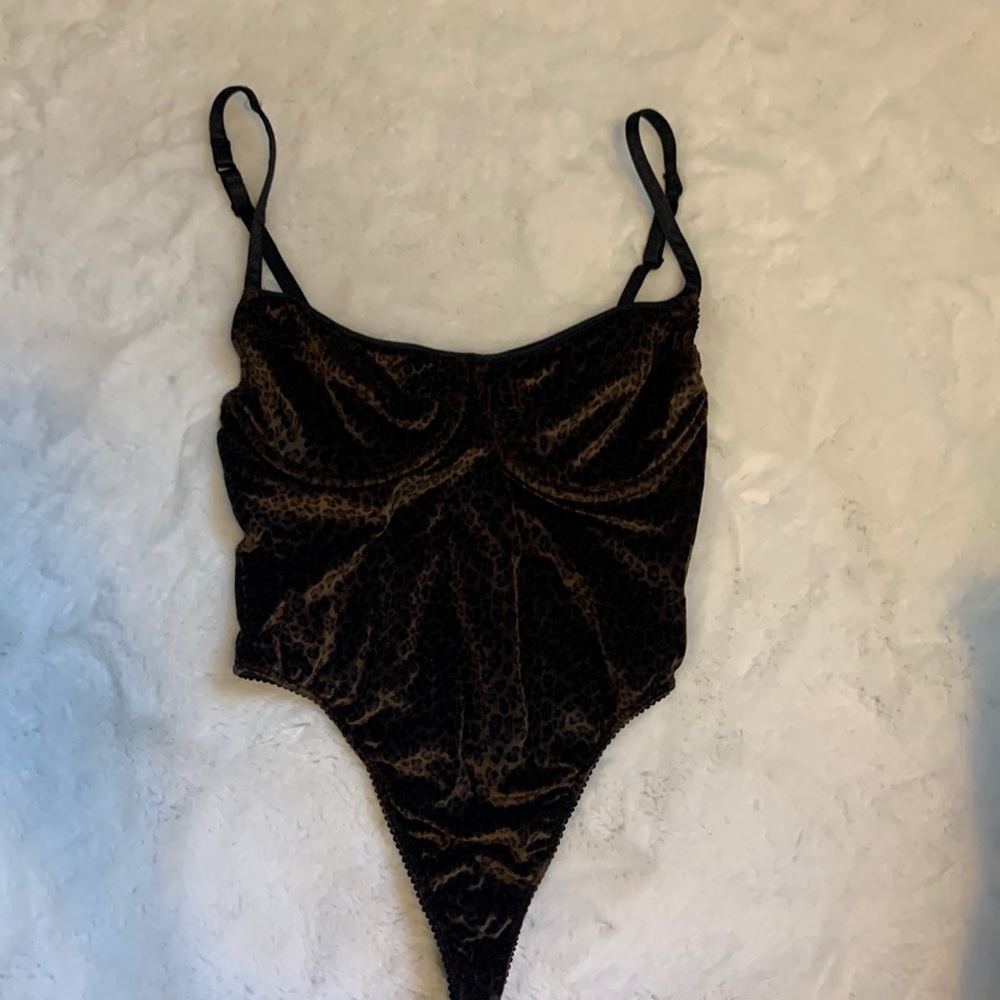 Victoria’s Secret velvet leopard print teddy Size 34B